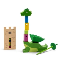 Kleurrijke houten blokken en ridderszwaarden van het BS Toys drakensteekspel voor kinderen vanaf 6 jaar