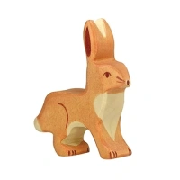 Alerte bruine houten haas van Holztiger met rechtopstaande oren, handgemaakt ecologisch speelgoed te koop bij Het Speellab in Dwingeloo.