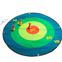 kindvriendelijk-dartspel-buiten-houten-darts-bs-toys Kleurrijk buitenspel met grote darts – BS Toys XXL versie