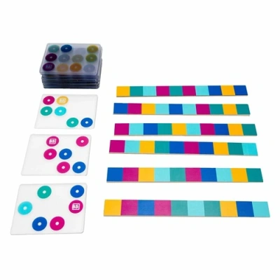 overzicht van stroken en materialen van het spel BS Toys Brain Race spel – educatief tafelspel voor kinderen en gezinnen, met houten schijven en voorbeeldkaarten het speellab