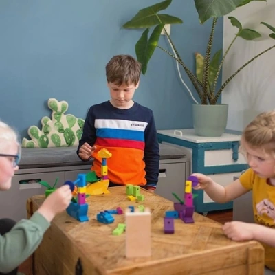 Houten stapeltoren van het BS Toys draken stapelspel voor educatief en uitdagend groepsspel