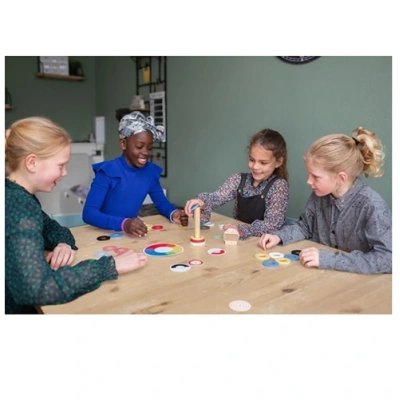 Fijne motoriek en kleurherkenning trainen met het houten BS Toys actiespel bij Het Speellab