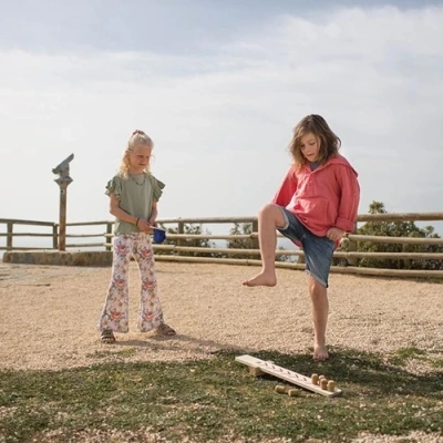 Kindvriendelijke katapult met houten ninja’s – BS Toys buitenspe