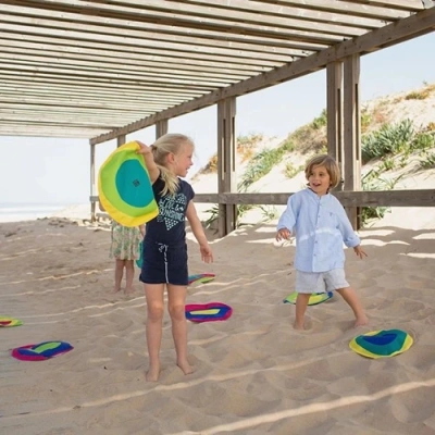 Kinderen spelen actief kleurenspel BS Toys Ren & Match