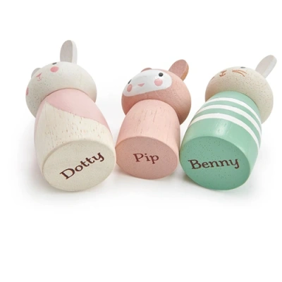 Houten konijnenfamilie met mama Dotty, papa Benny en baby Pip.